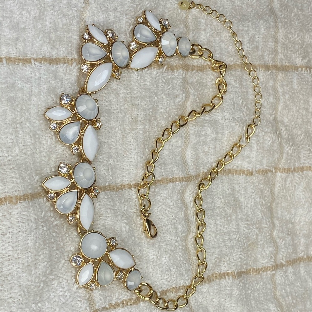 Avon Gold Necklace - Picture 2 of 2